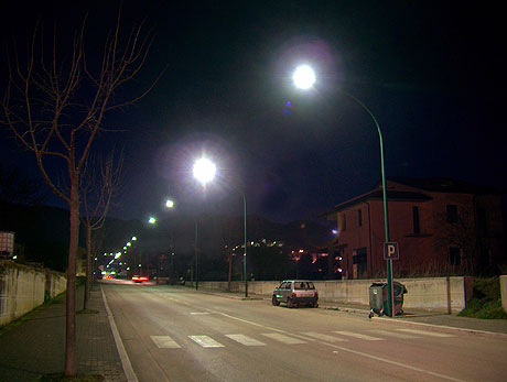 Iluminazione stradale a Genova. Chiama GARDELLA GIAMPIERO tel 0185 934889 cell 335 5848932